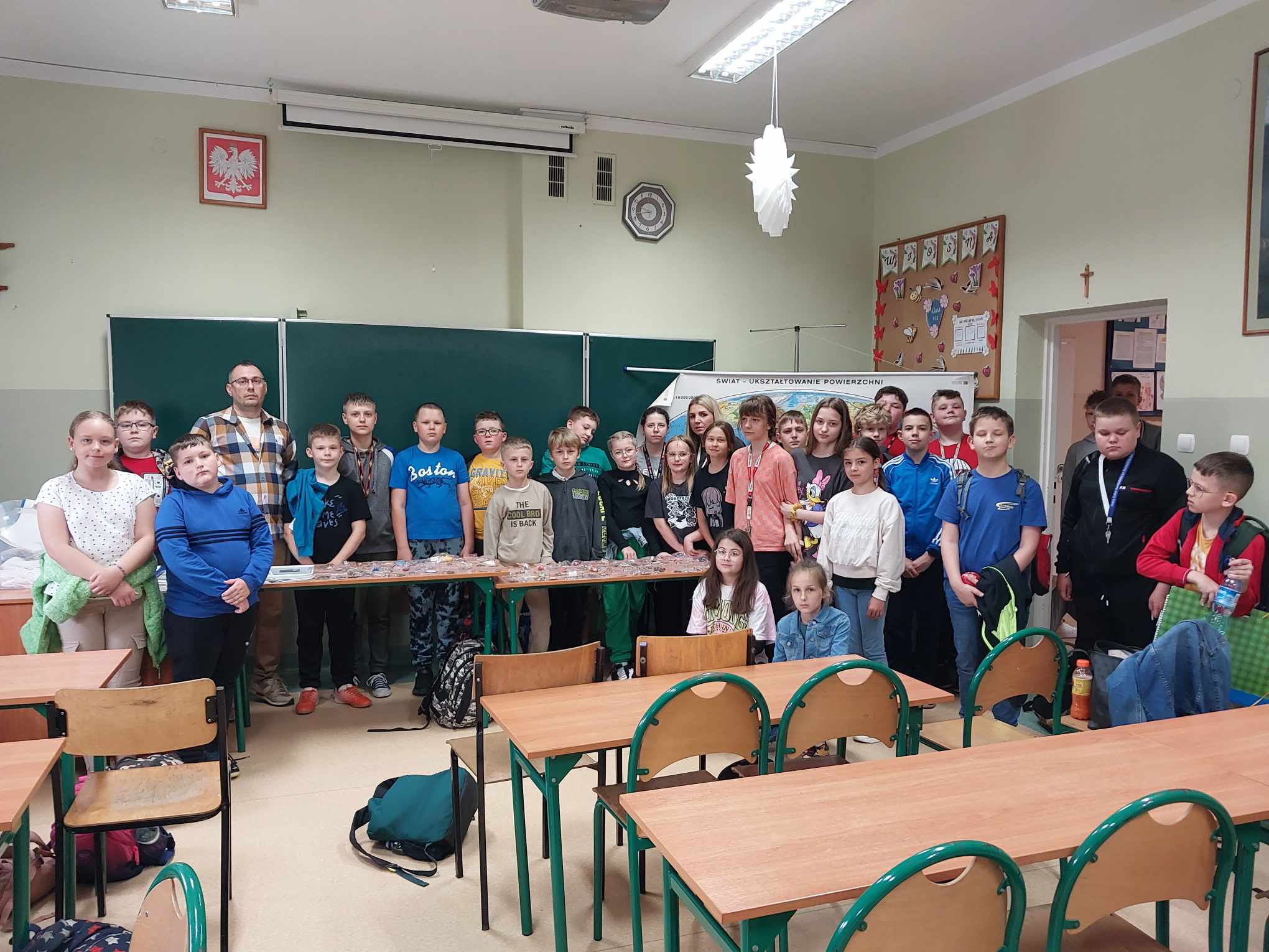 Czwartoklasiści ze Szkoły Podstawowej w Szreńsku poznali pracę i hobby dziennikarza Szymona Wyrostka