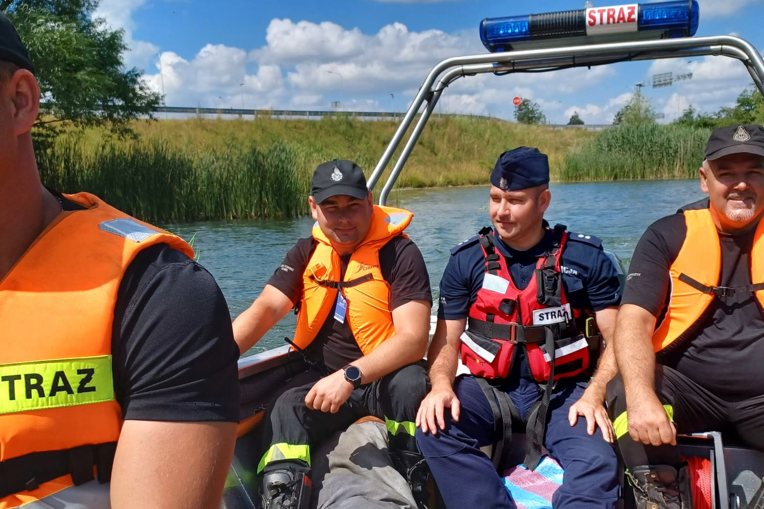 Na zbiorniku wodnym Cegielnia ćwiczyli strażacy i policjanci