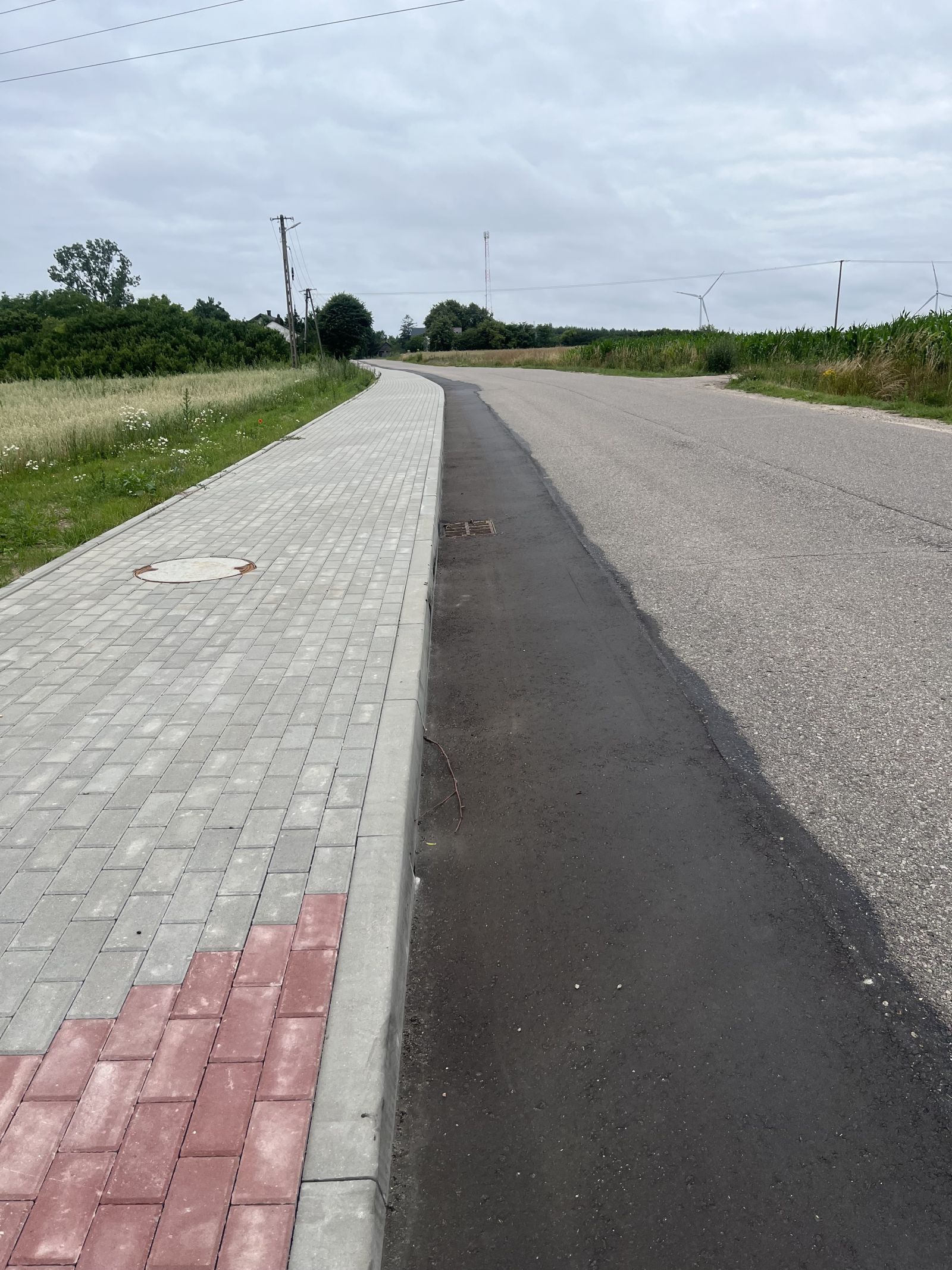 Budowa chodnika w Windykach zakończona