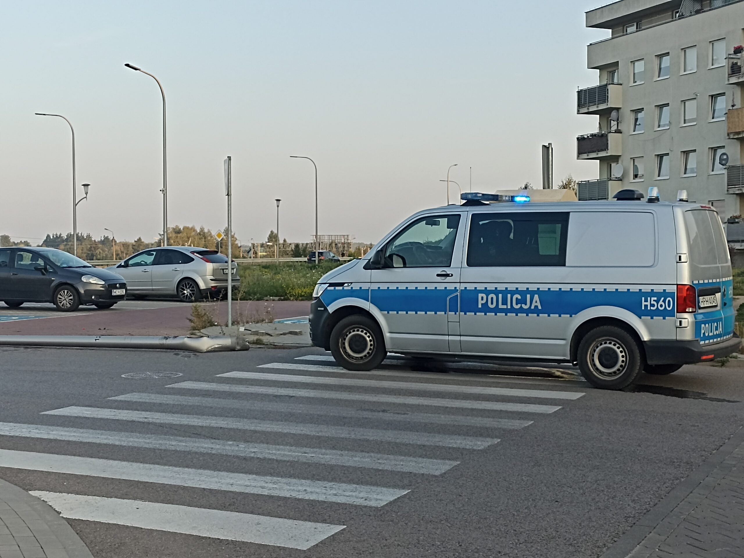 Uderzył fiatem w latarnię, był nietrzeźwy