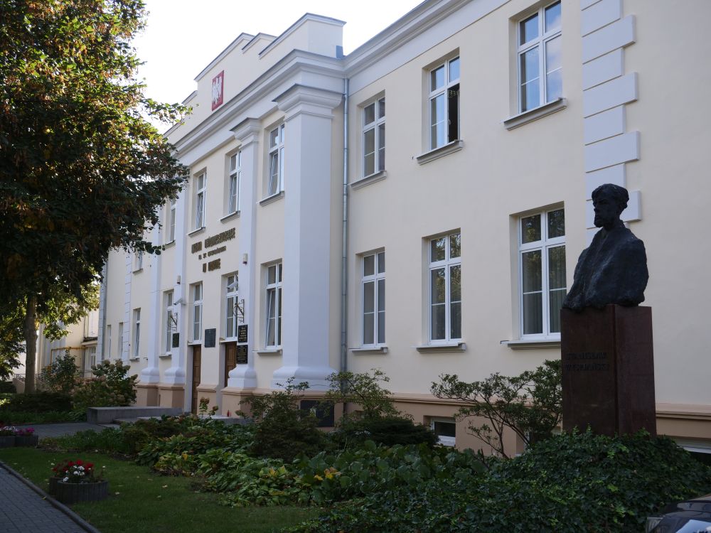 Remont elewacji „Ogólniaka” w Mławie na ukończeniu