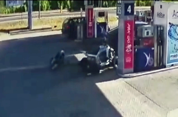 Wjechał quadem w bmw, będzie je musiał teraz naprawić