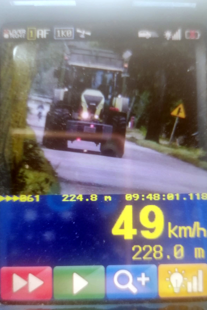 W Szreńsku kierujący ciągnikami przekraczają prędkość