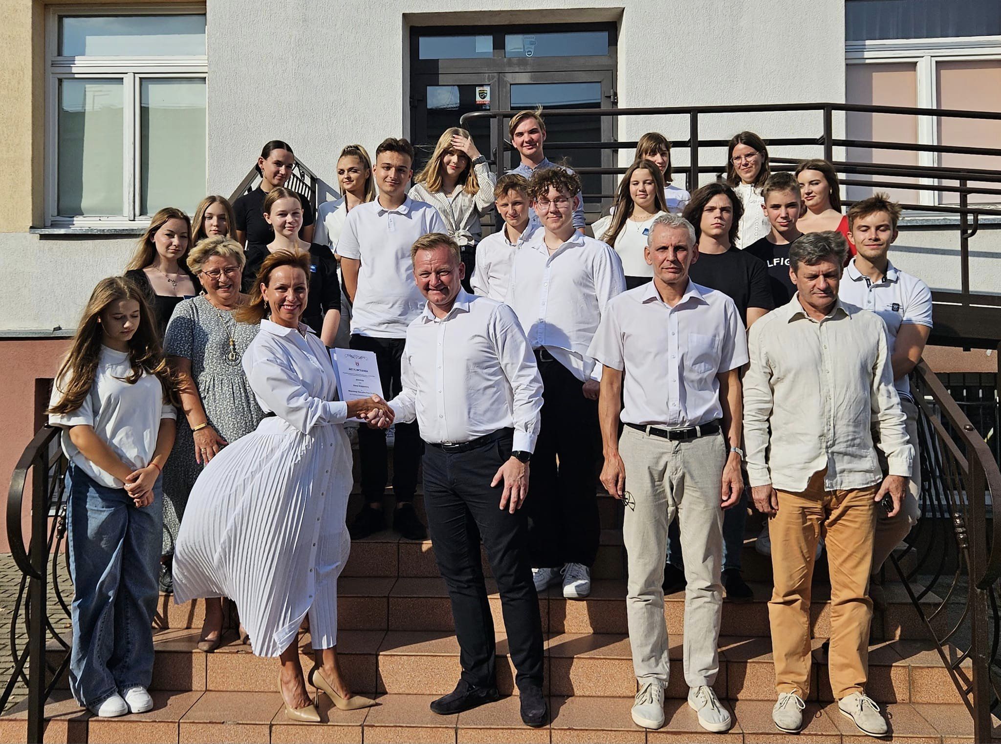 Jak można skontaktować się z Mławskim Rzecznikiem Praw Ucznia?