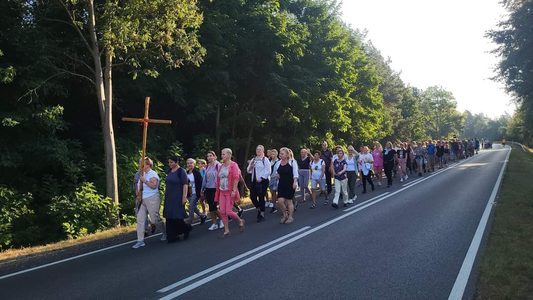 176 osób wyruszyło na pielgrzymkę z Mławy do Żuromina