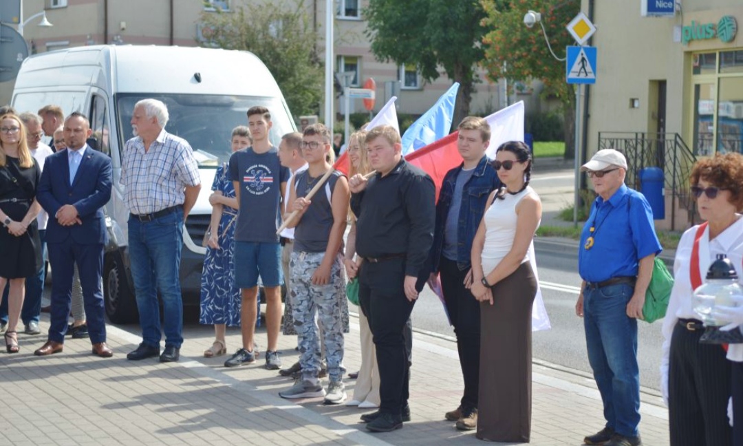 Uczcili pamięć Obrońców Mławy. Uroczyste odsłonięcie pomnika