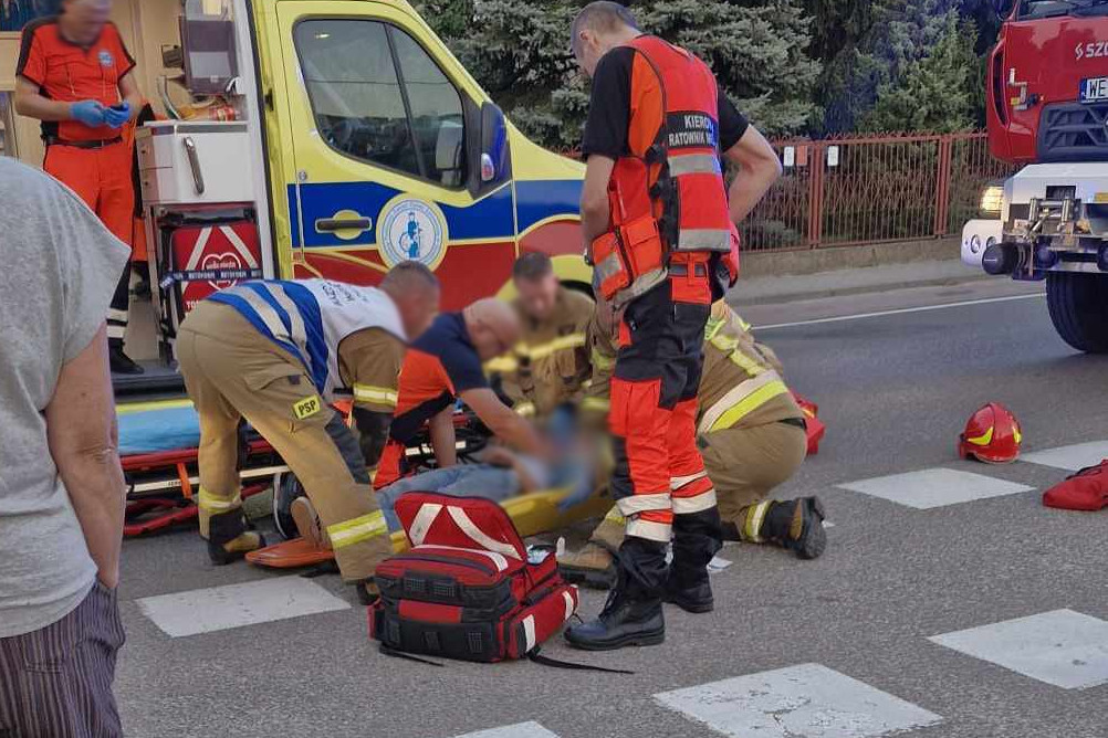 INFORMACJA POLICJI – Wypadek na ul. Napoleońskiej w Mławie. Ranna 14-latka kierująca hulajnogą elektryczną