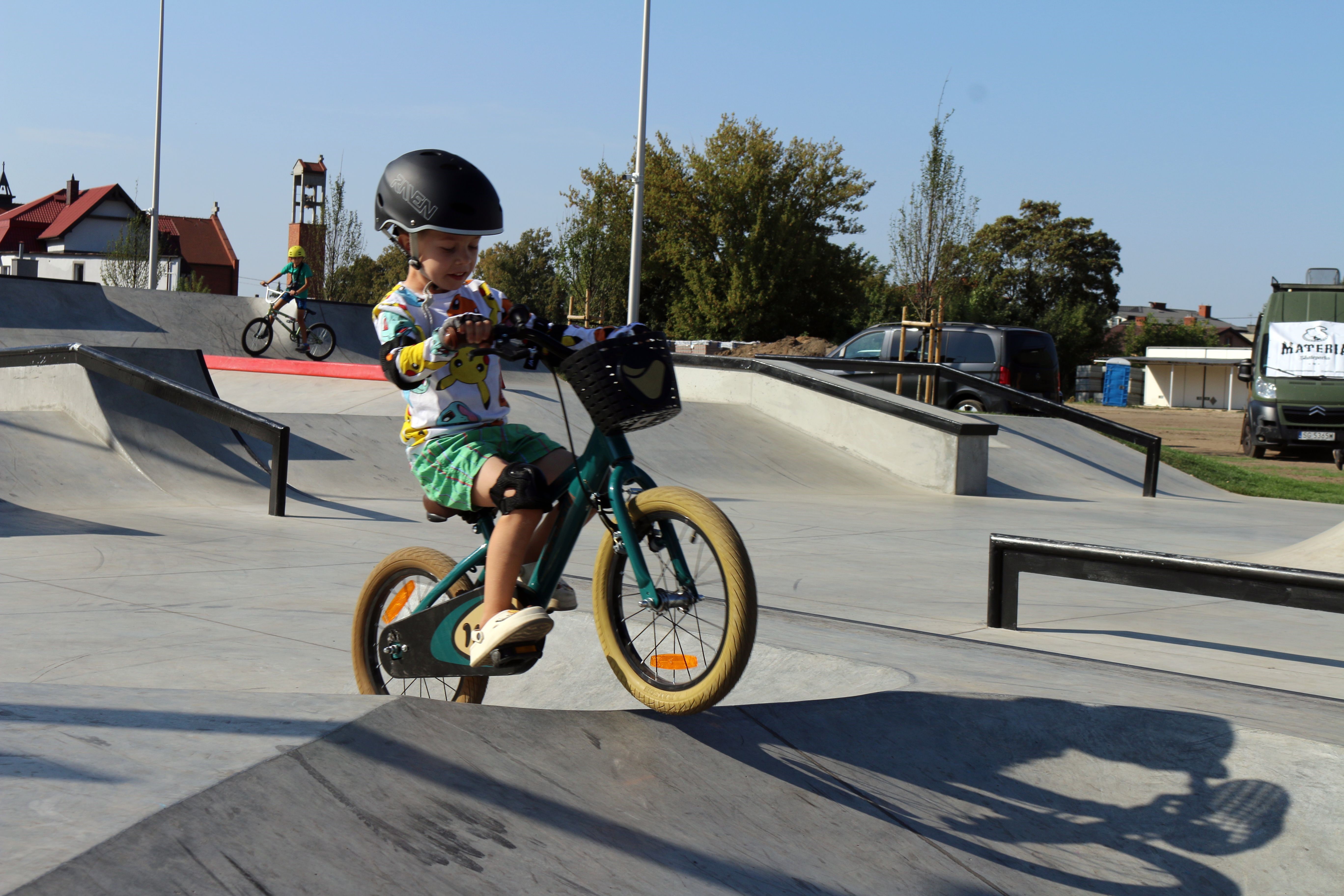 Pokazy mistrzów i warsztaty na otwarciu skateparku