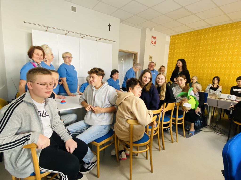 Integracja uczniów SP 3 z Seniorami [ZDJĘCIA]