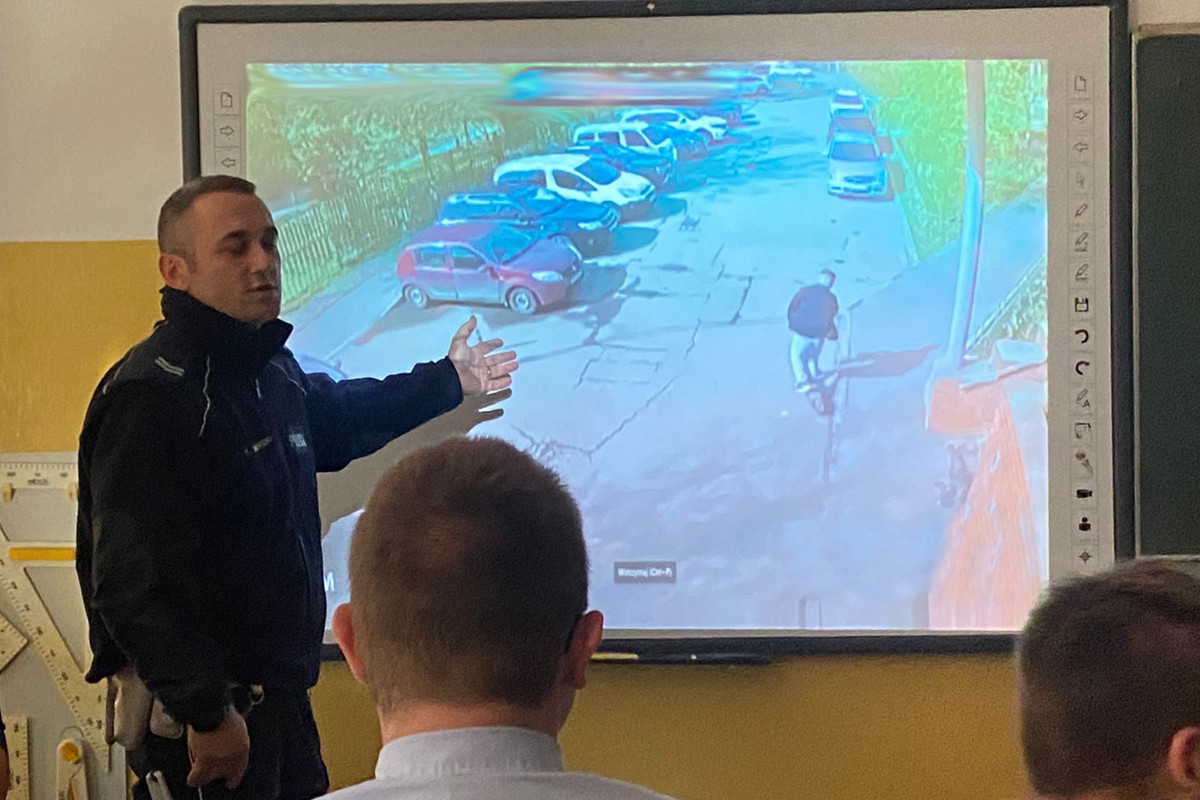 Hulajnoga elektryczna to nie zabawka – spotkanie profilaktyczne z uczniami klas ósmych