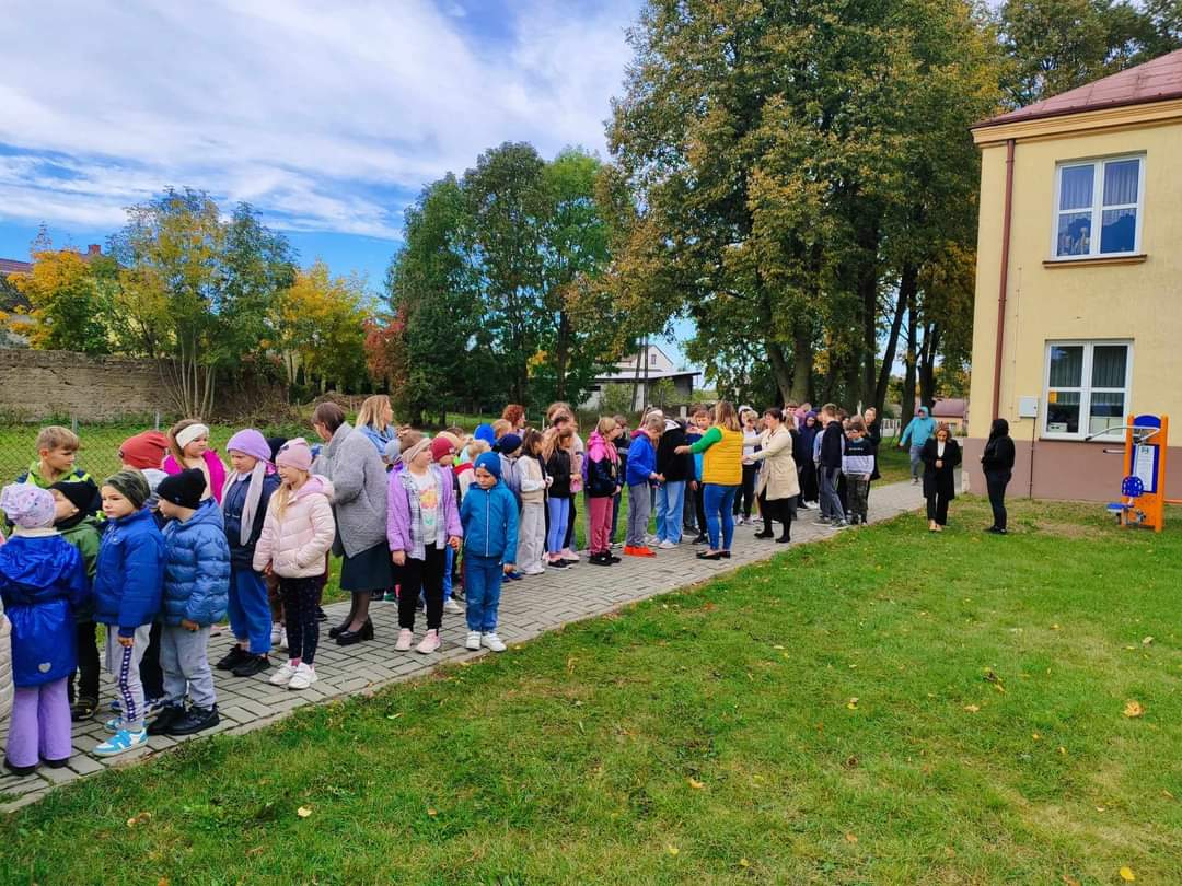  Próbna ewakuacja w Szkole Podstawowej w Dębsku