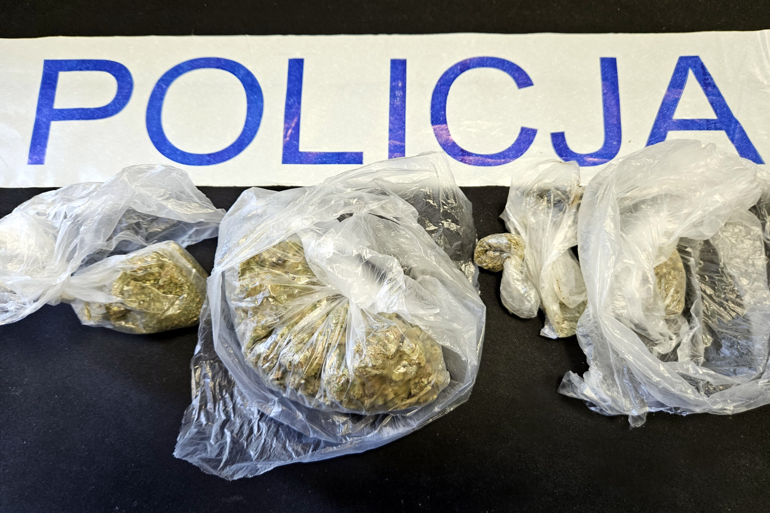 Zatrzymany do kontroli drogowej, miał w samochodzie narkotyki. Grozi mu kara do 3 lat pozbawienia wolności