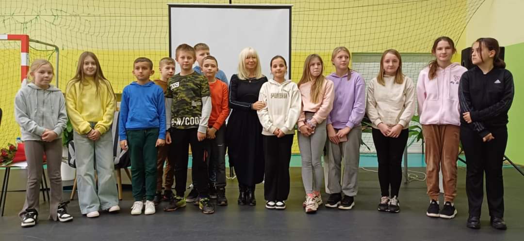 Sędzia Anna Maria Wesołowska w Szkole Podstawowej w Szydłowie [GALERIA]