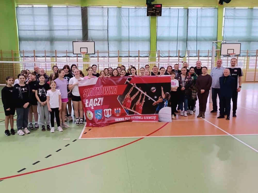 Siatkówka łączy. Pierwsze mini treningi młodziczek