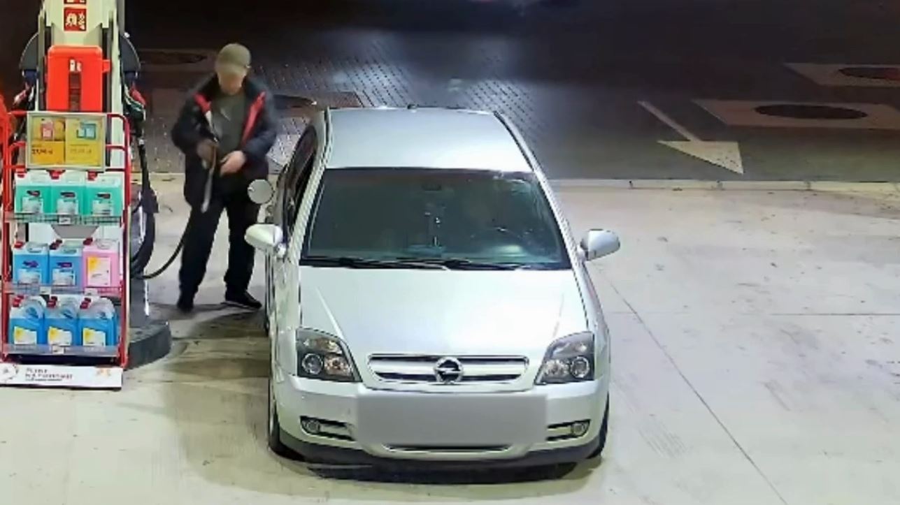 Posługiwał się skradzionymi z toyoty tablicami rejestracyjnymi, ukradł paliwo