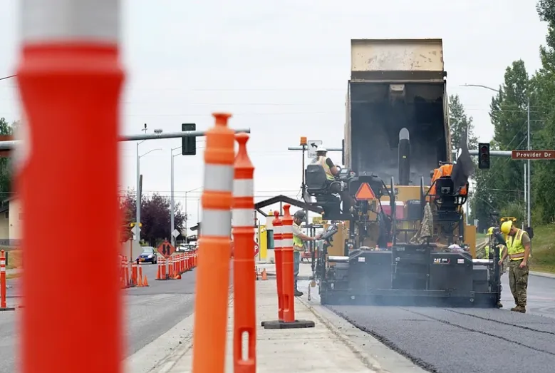 Roboty drogowe na ulicy Płockiej. Brak dojazdu do instytucji