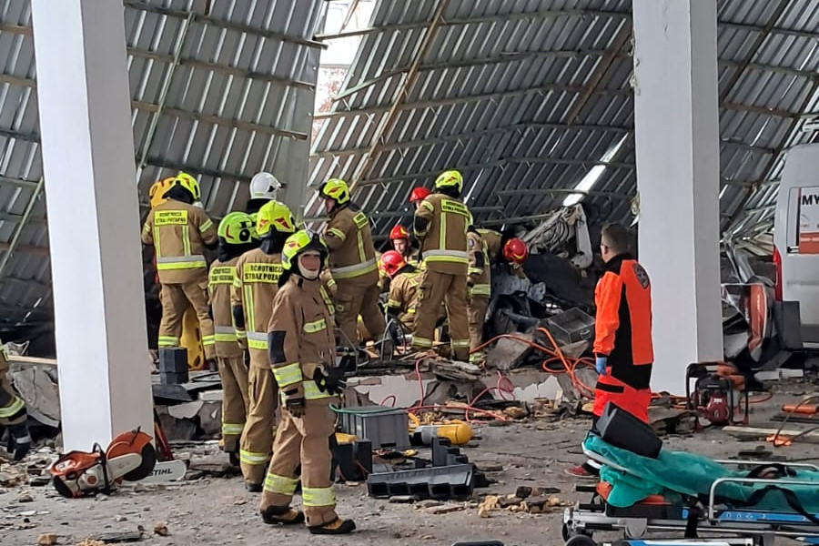 Katastrofa budowlana w Mławie. Trwają czynności prokuratury i policji