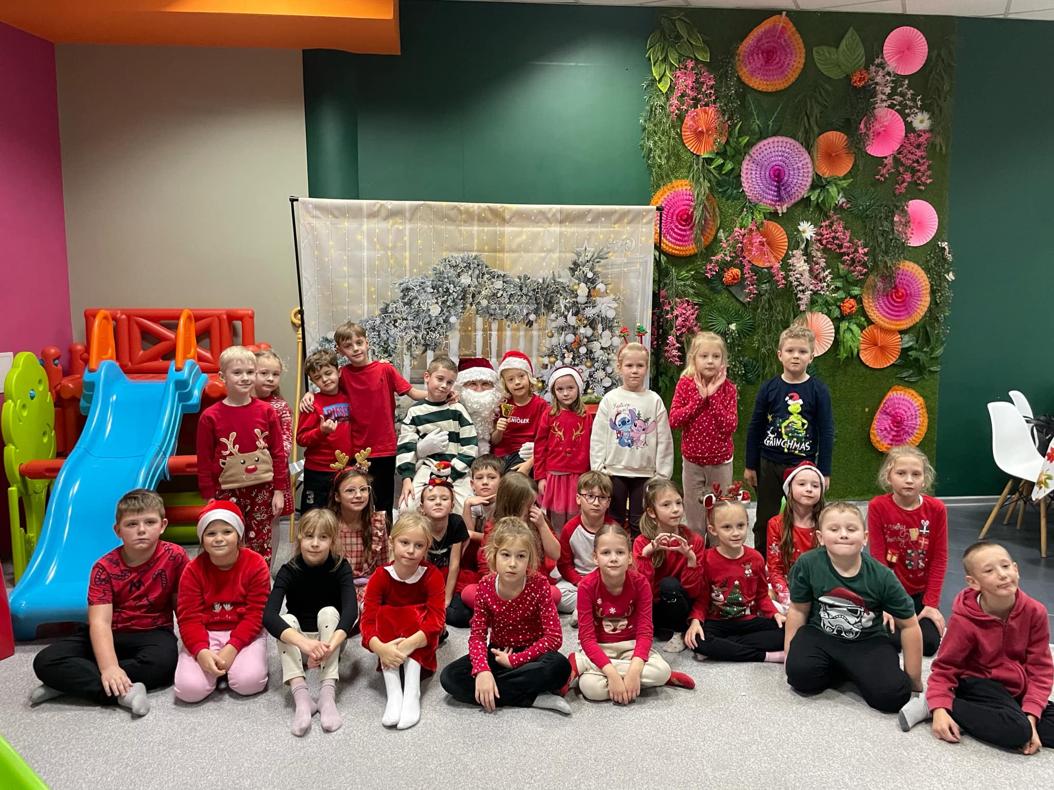 Uczniowie klasy 1a SP 3 spotkali się ze Świętym Mikołajem [GALERIA]