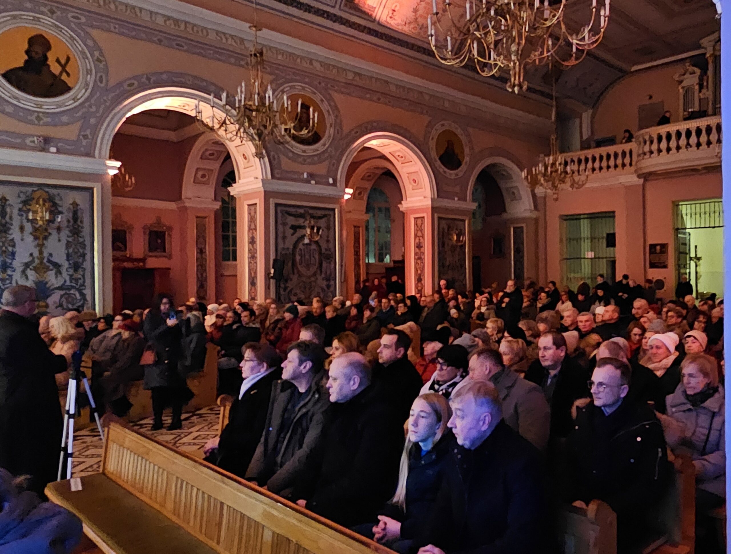 Świąteczne kolędowanie i Miejska Wigilia w Mławie – wyjątkowe chwile dla mieszkańców