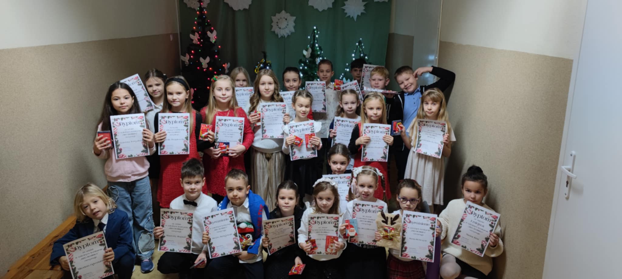 Uroczyste wręczenie nagród zwycięzcom i uczestnikom szkolnego konkursu „Eko-Bombka”