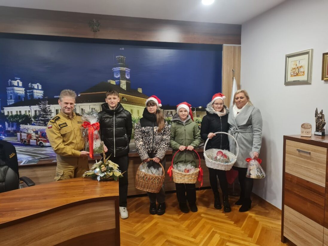 Betlejemskie Światełko Pokoju zaświeciło w Komendzie Powiatowej PSP w Mławie