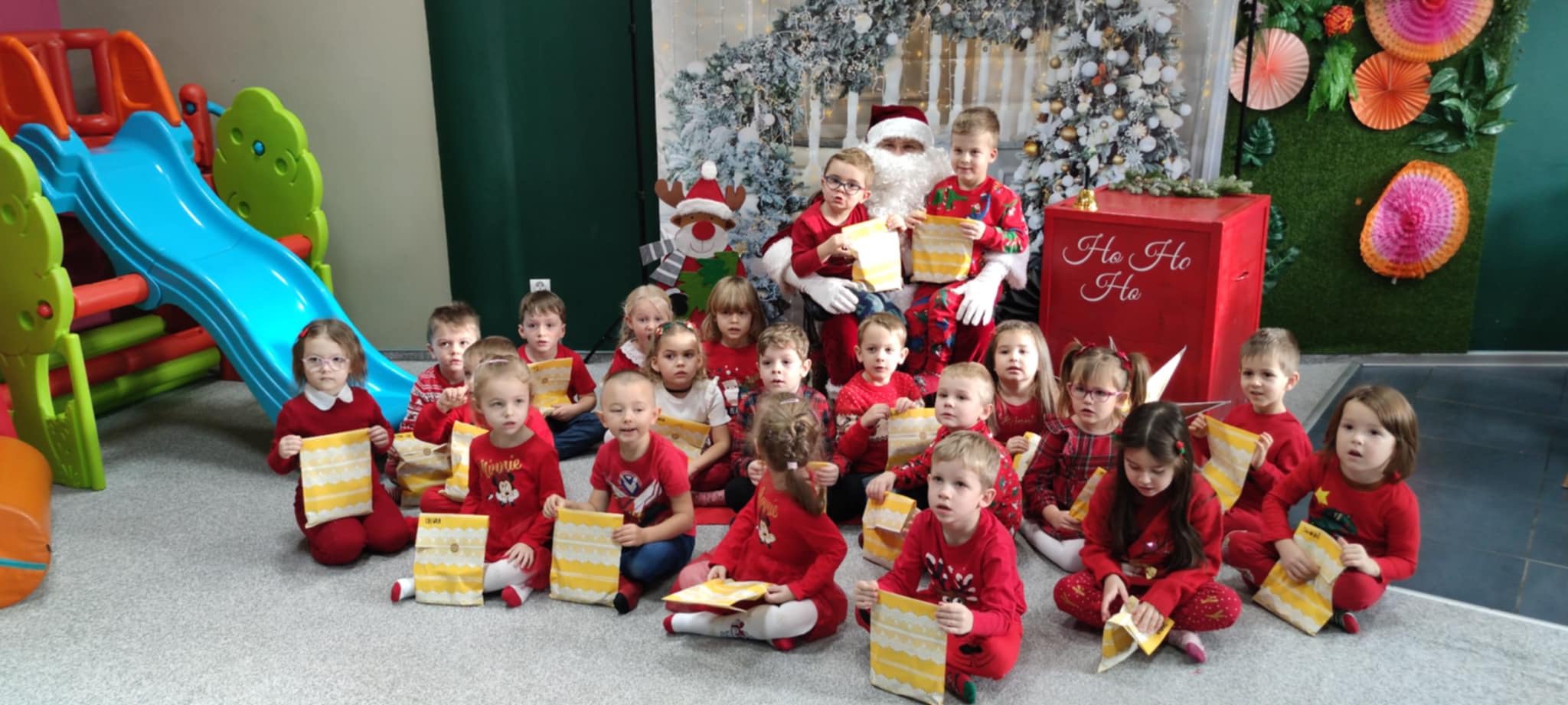 Stokrotki z MPS nr 3 z wizytą u Świętego Mikołaja