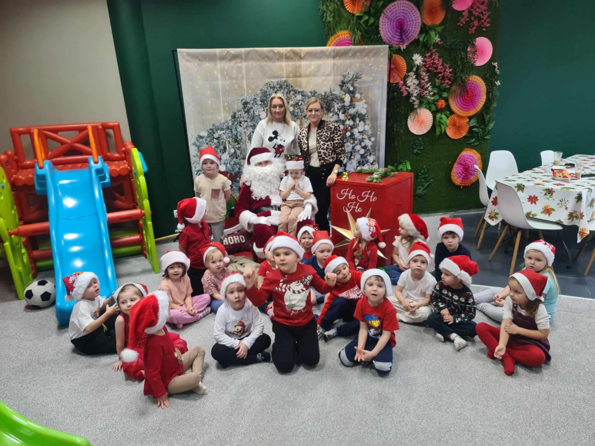 Krasnale z MPS nr 3 spotykają Świętego Mikołaja