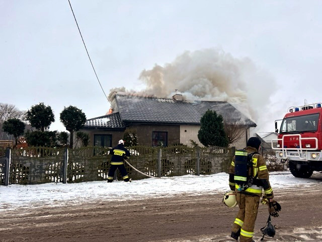 Pożar w Proszkowie. Dom straciły dwie rodziny