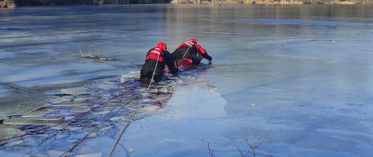 Ćwiczenia z ratownictwa lodowego [ZDJĘCIA]
