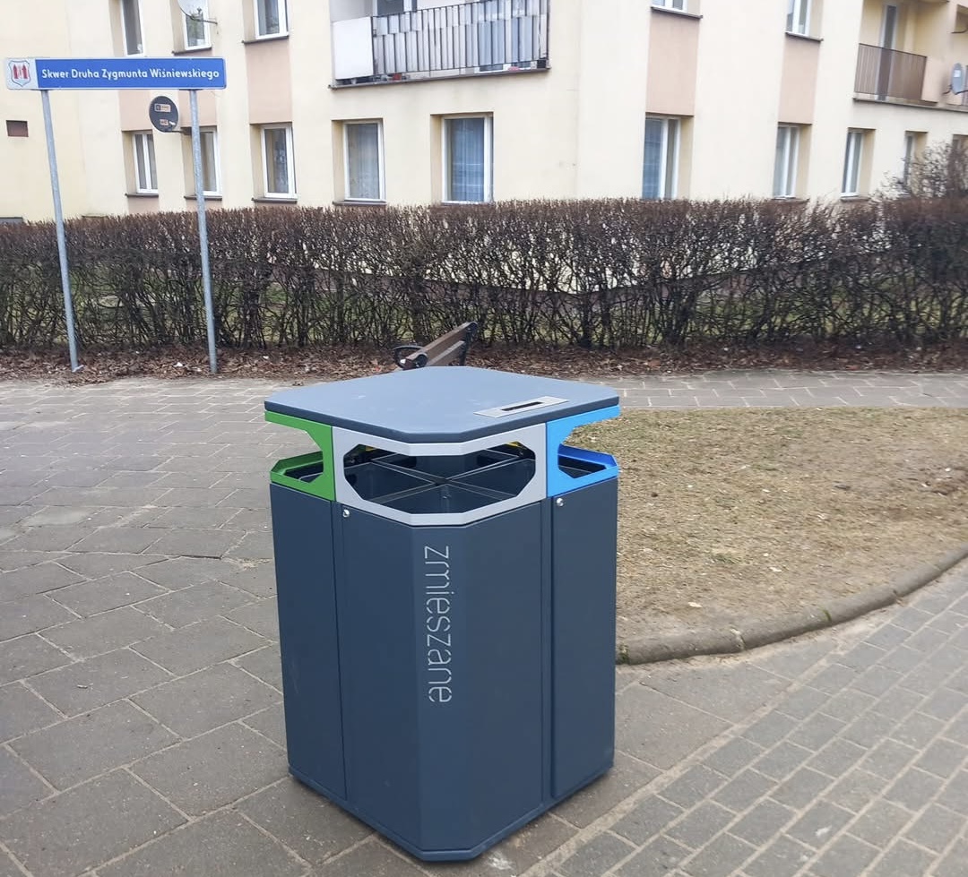 Nowoczesne pojemniki uliczne na odpady w Mławie