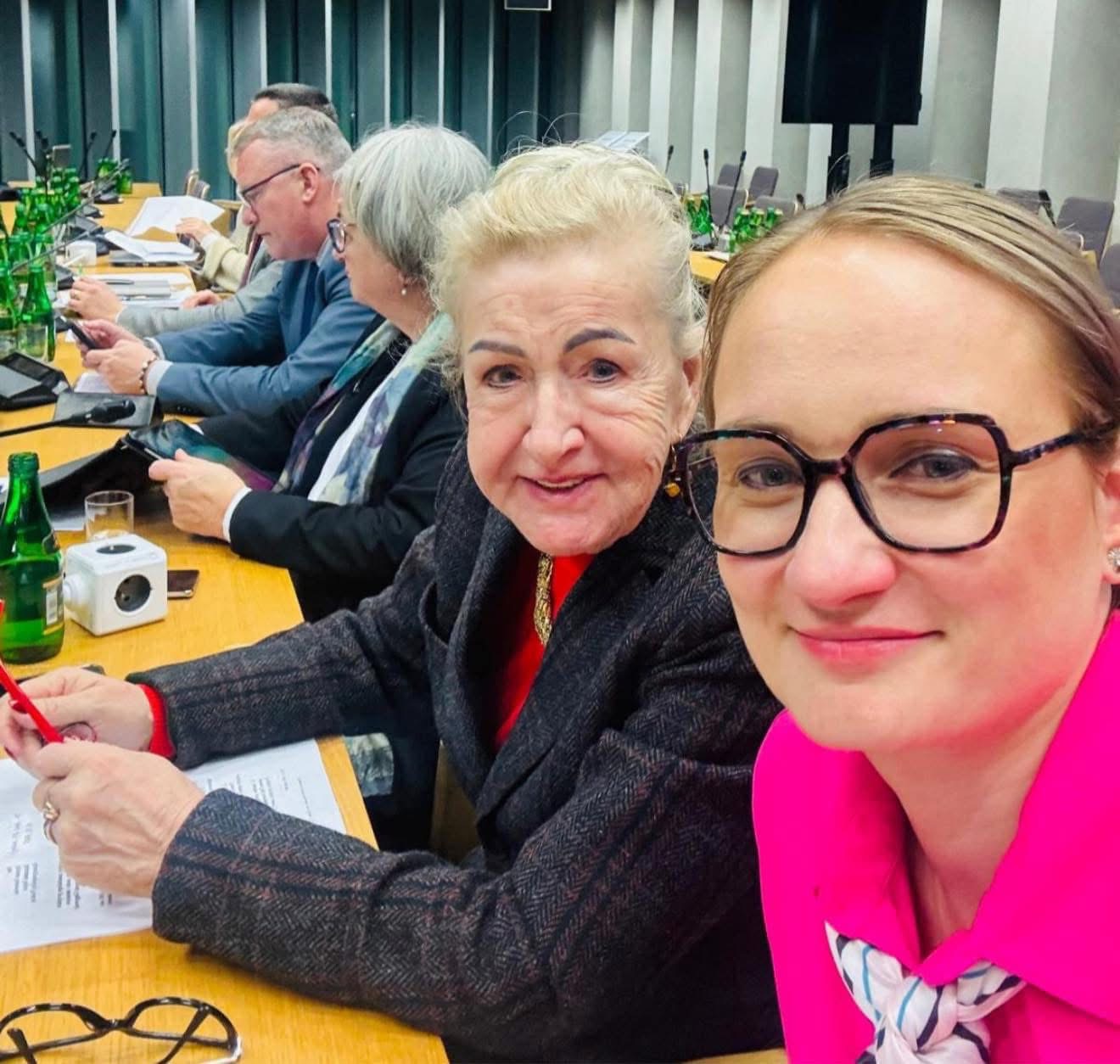 Spotkanie autorskie z Henryką Krzywonos-Strycharską w Mławie