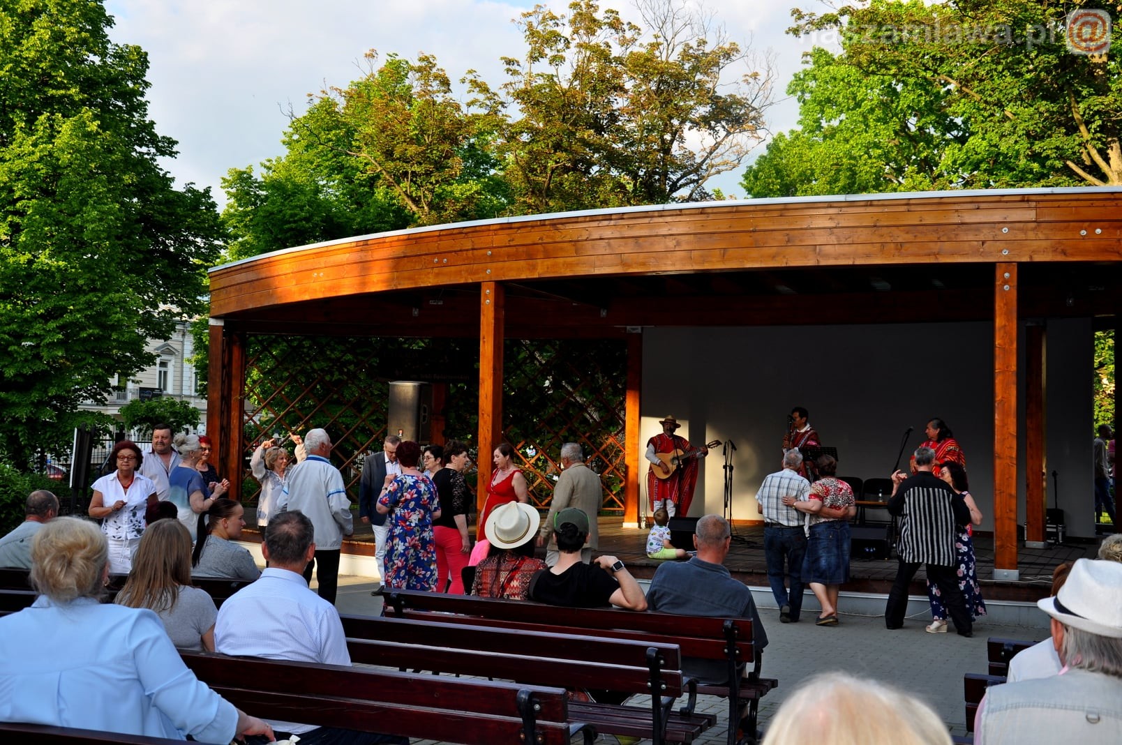 Muzyczne lato w Mławie – MDK czeka na zgłoszenia od zespołów z Mławy i okolic