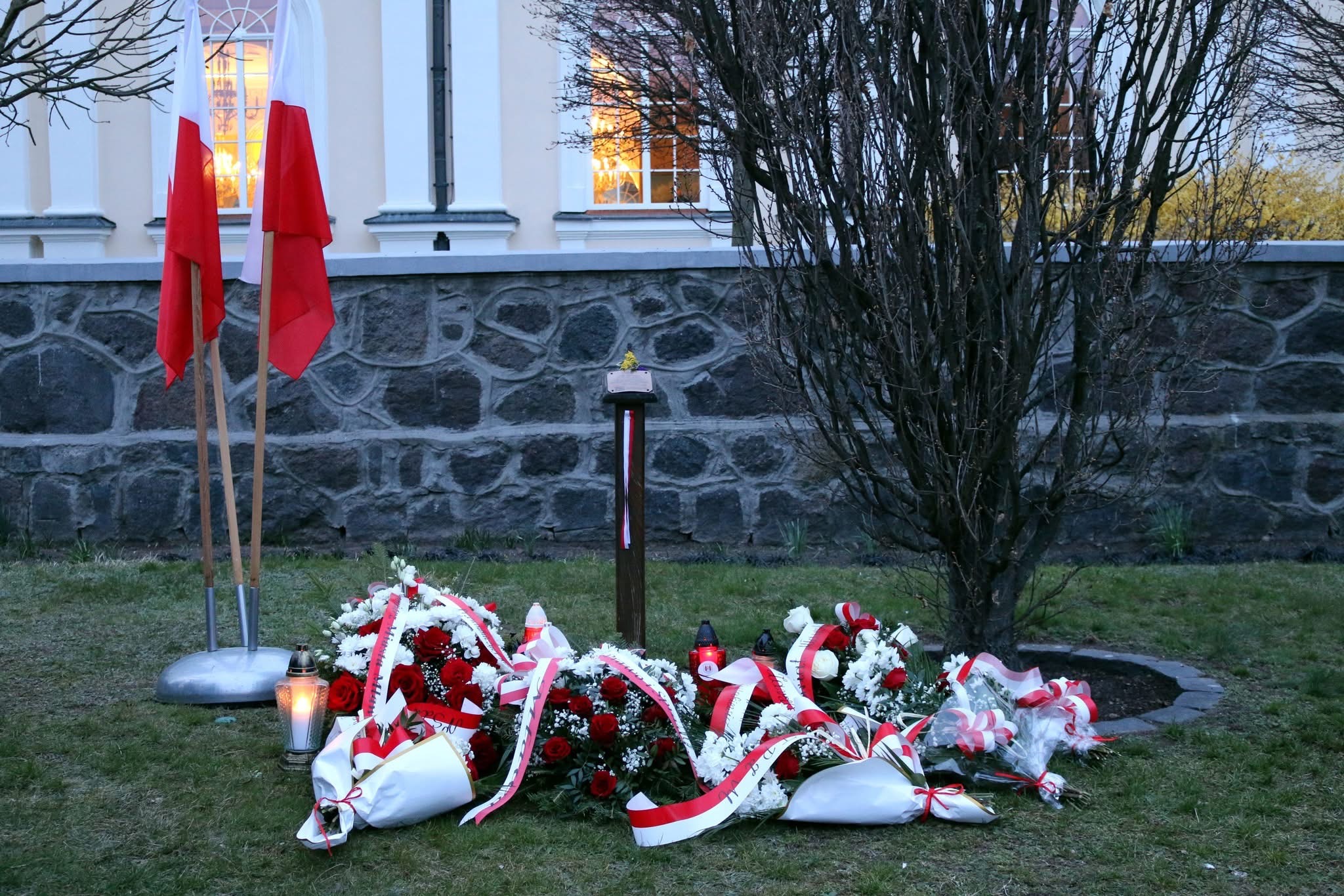 Pamięć, modlitwa, dąb – Mława uczciła rocznicę katastrofy smoleńskiej