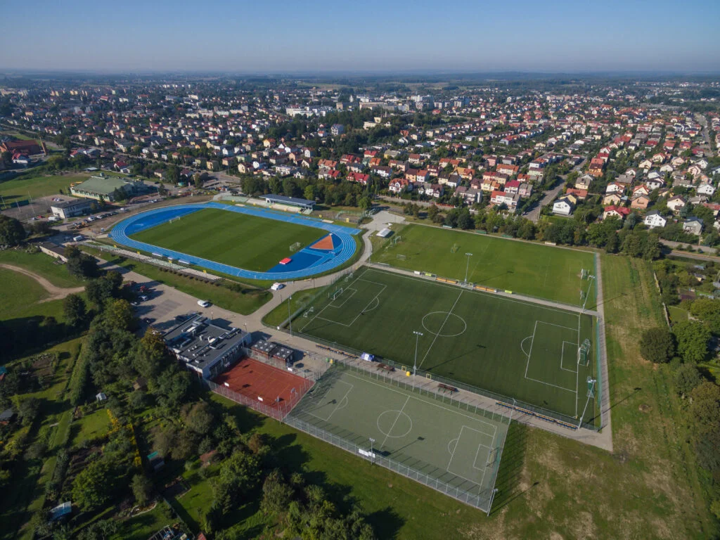 Przebudowa stadionu MOSiR – zadaszenie trybun i nowe oświetlenie