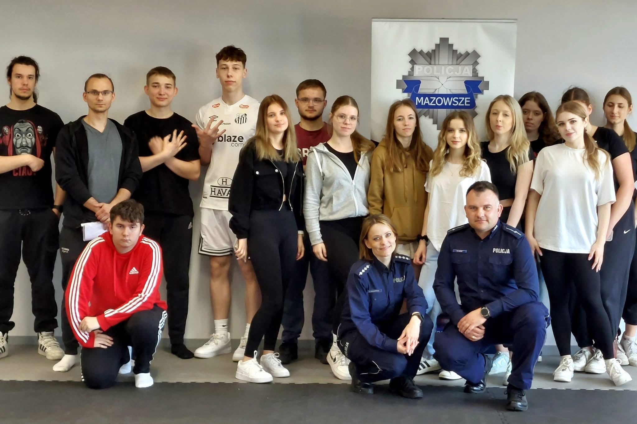 Mundur coraz bliżej! Maturzyści z klasy policyjnej zdali test sprawności