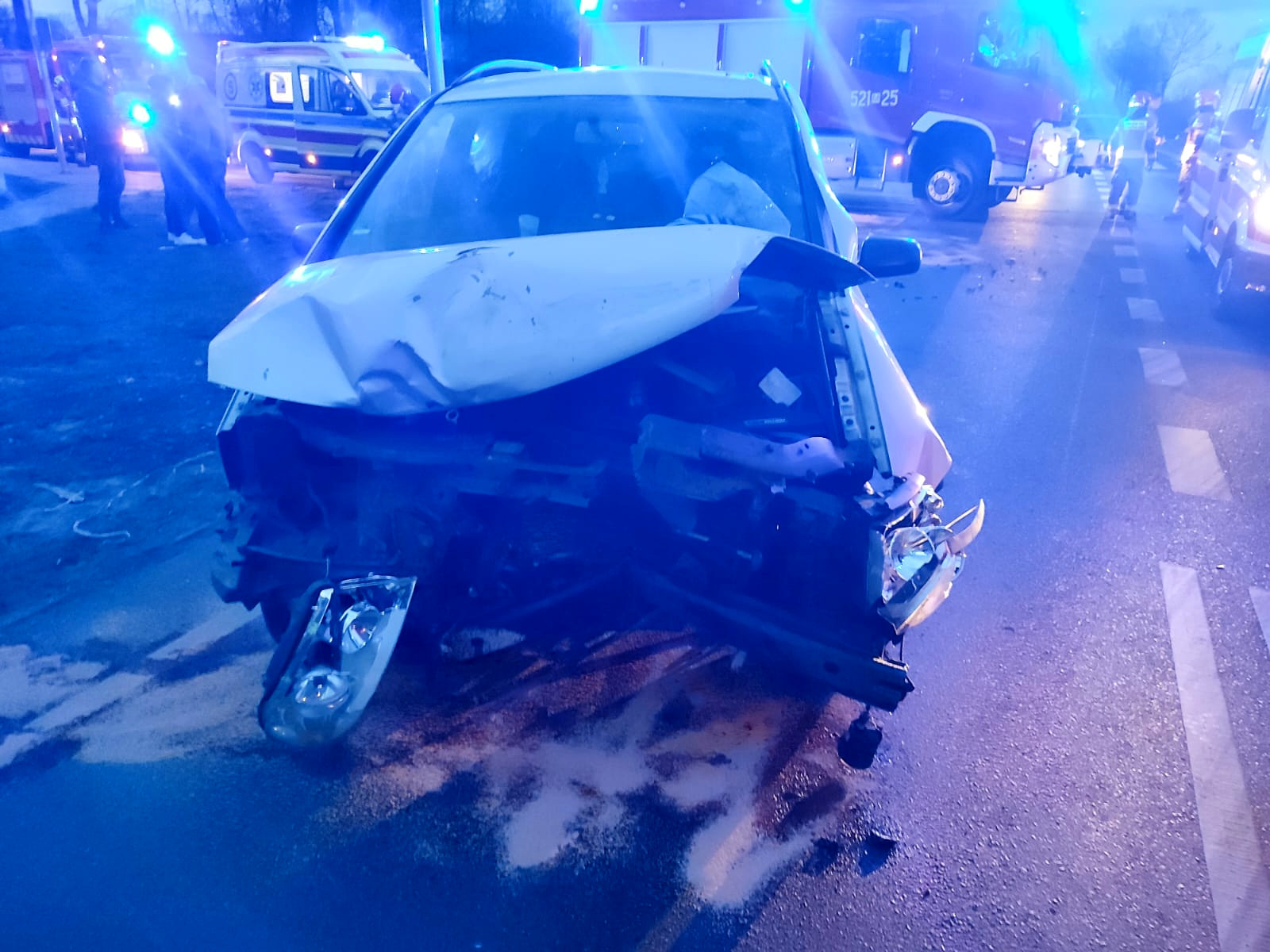 Zdarzenie drogowe w rejonie skrzyżowania z ul. Warszawską w Mławie, ranna pasażerka