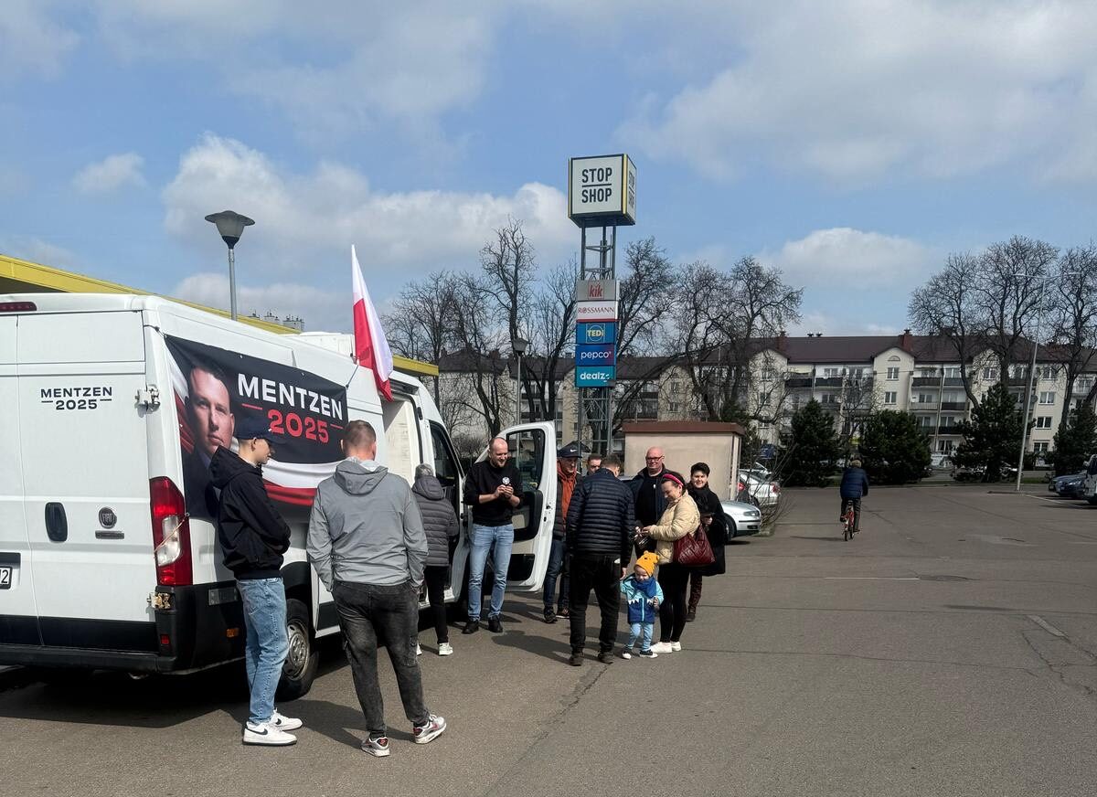 Mentzen2025 w Mławie – akcja promocyjna na parkingu przy Kauflandzie
