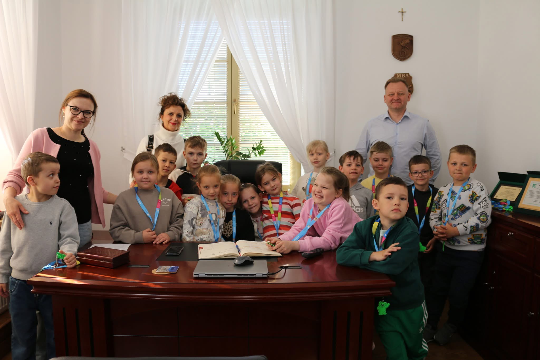 Pierwszaki z “Jedynki” z wizytą w mławskim ratuszu