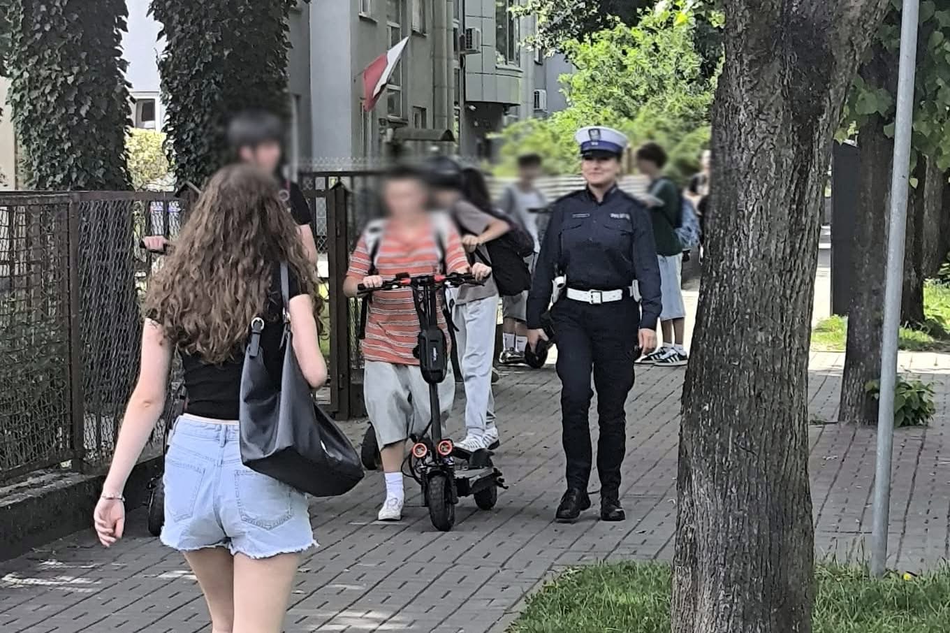Hulajnoga to nie zabawka – policjanci ostrzegają i edukują!