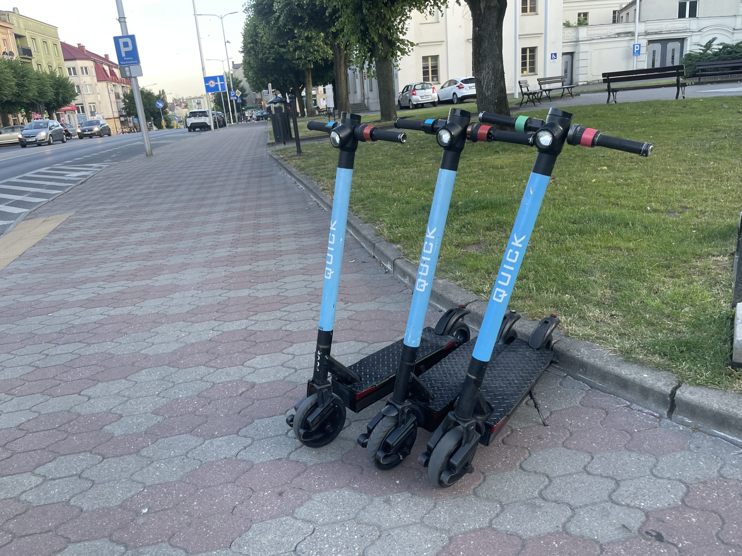 W Mławie pojawiły się elektryczne hulajnogi Quick 