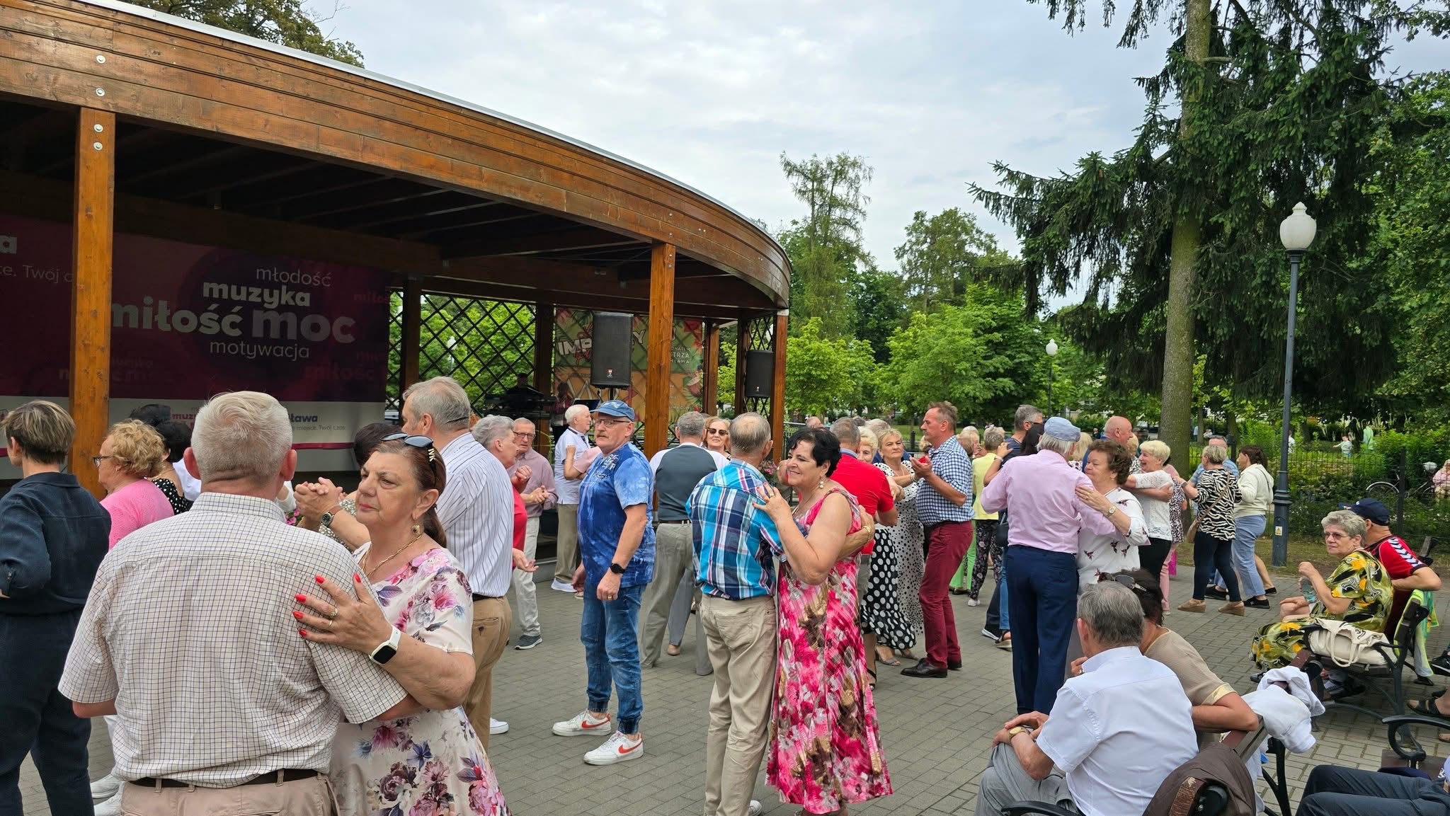 DISCO PARKiet w Mławie – taniec, profilaktyka i wsparcie w jednym rytmie! 