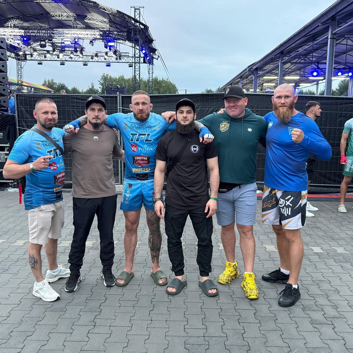 Krystian Bielski triumfuje na TFL 34! Szybkie zwycięstwo przez TKO w Przytyku