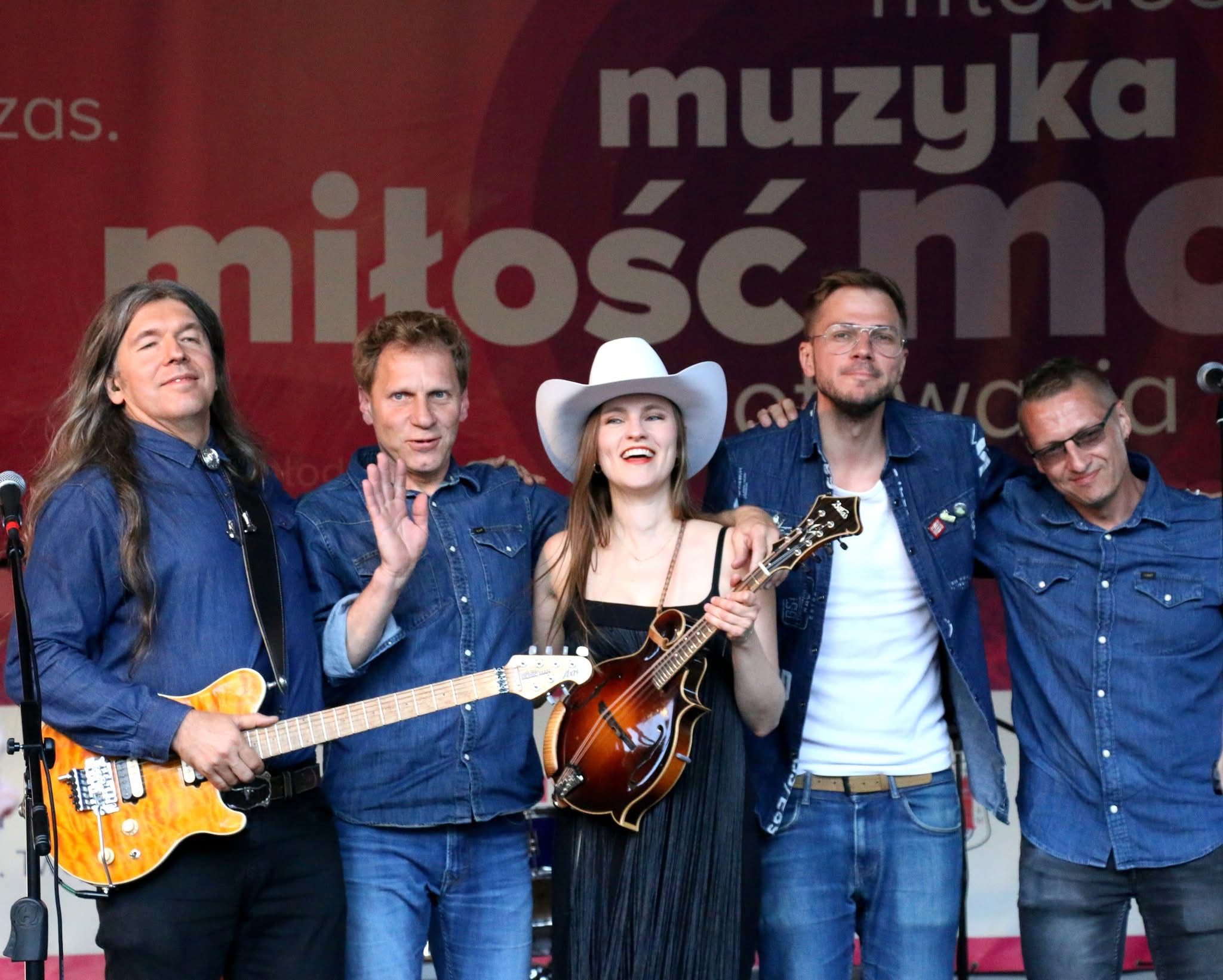 Koncert Caroline & The Lucky Ones rozkołysał park miejskj 