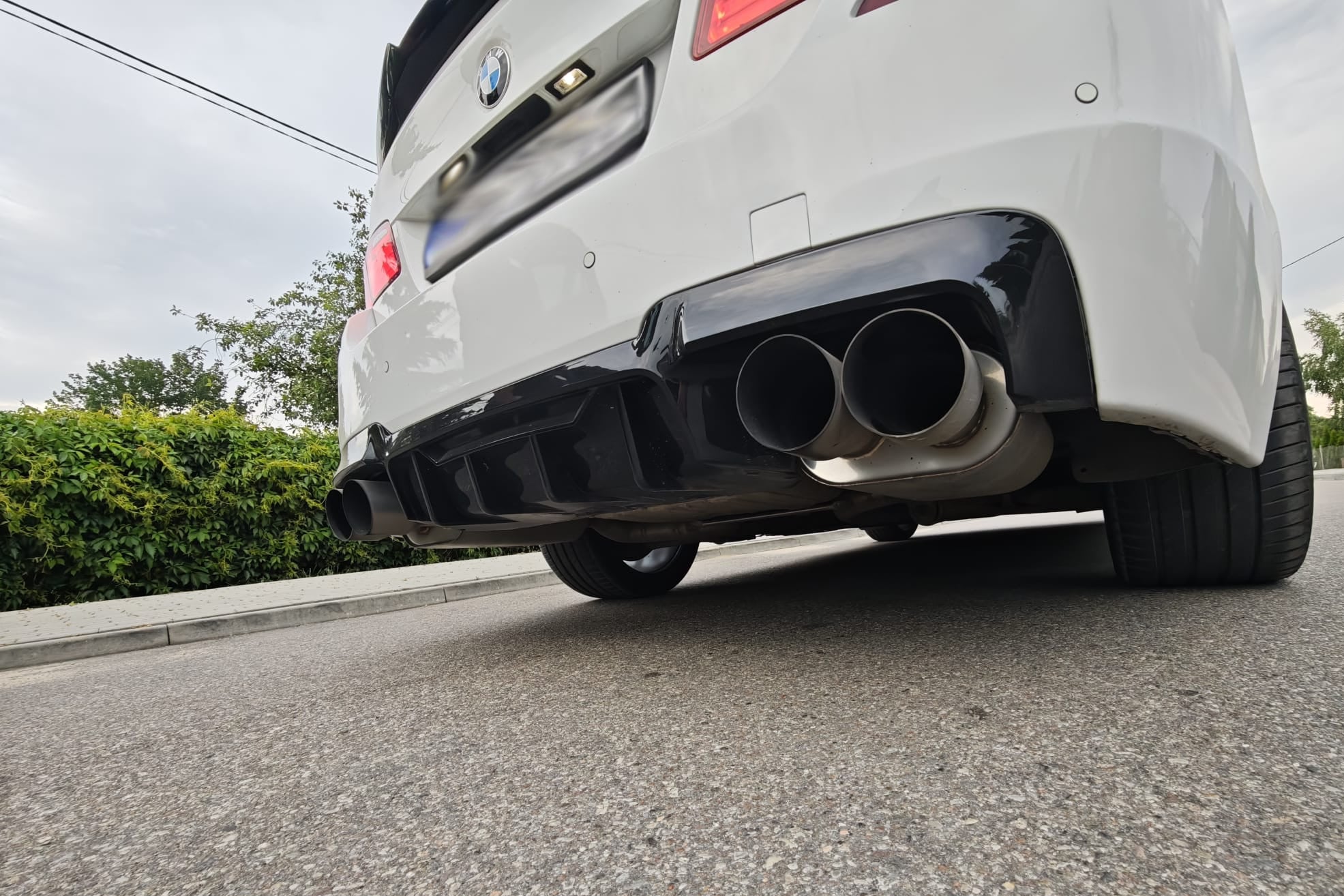 Wysokie mandaty za hałaśliwe pojazdy i utrata dowodu rejestracyjnego – mławska drogówka walczy z nielegalnym tuningiem