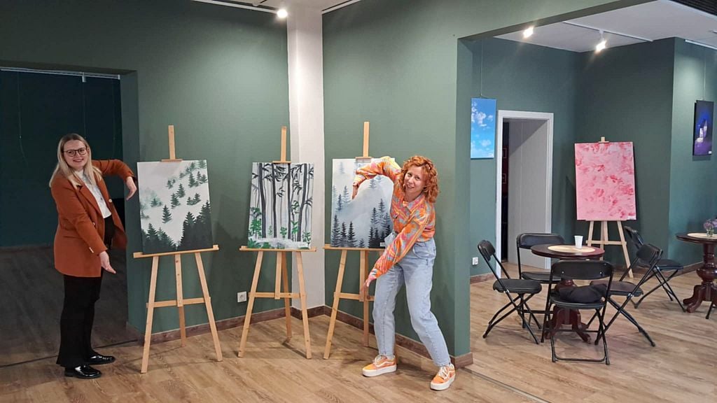 Kolor, emocje i odpoczynek od codzienności – nowa wystawa w Galerii 13