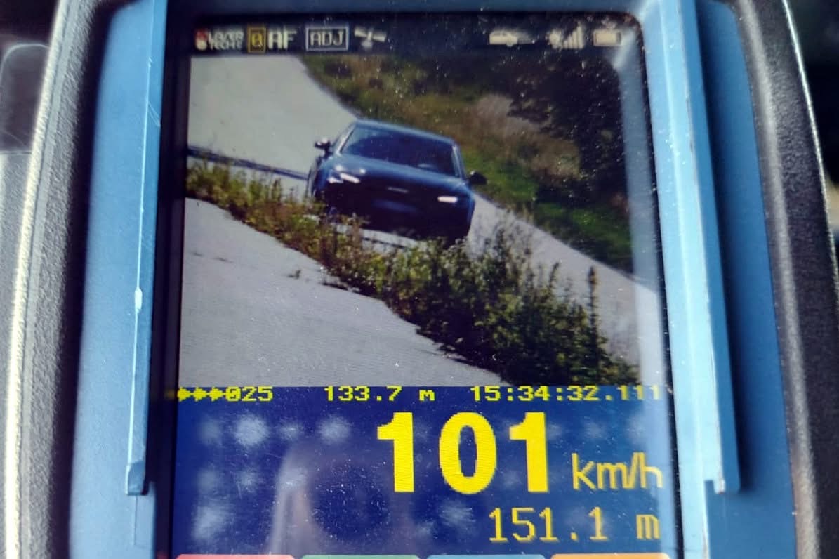 101 km/h w zabudowanym – czterech kierowców bez prawa jazdy!