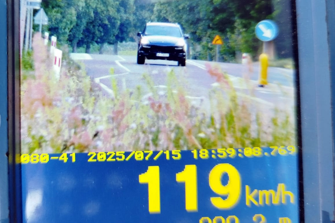 Z sądowym zakazem i nogą na gazie – kierowca porsche usłyszał błyskawiczny wyrok