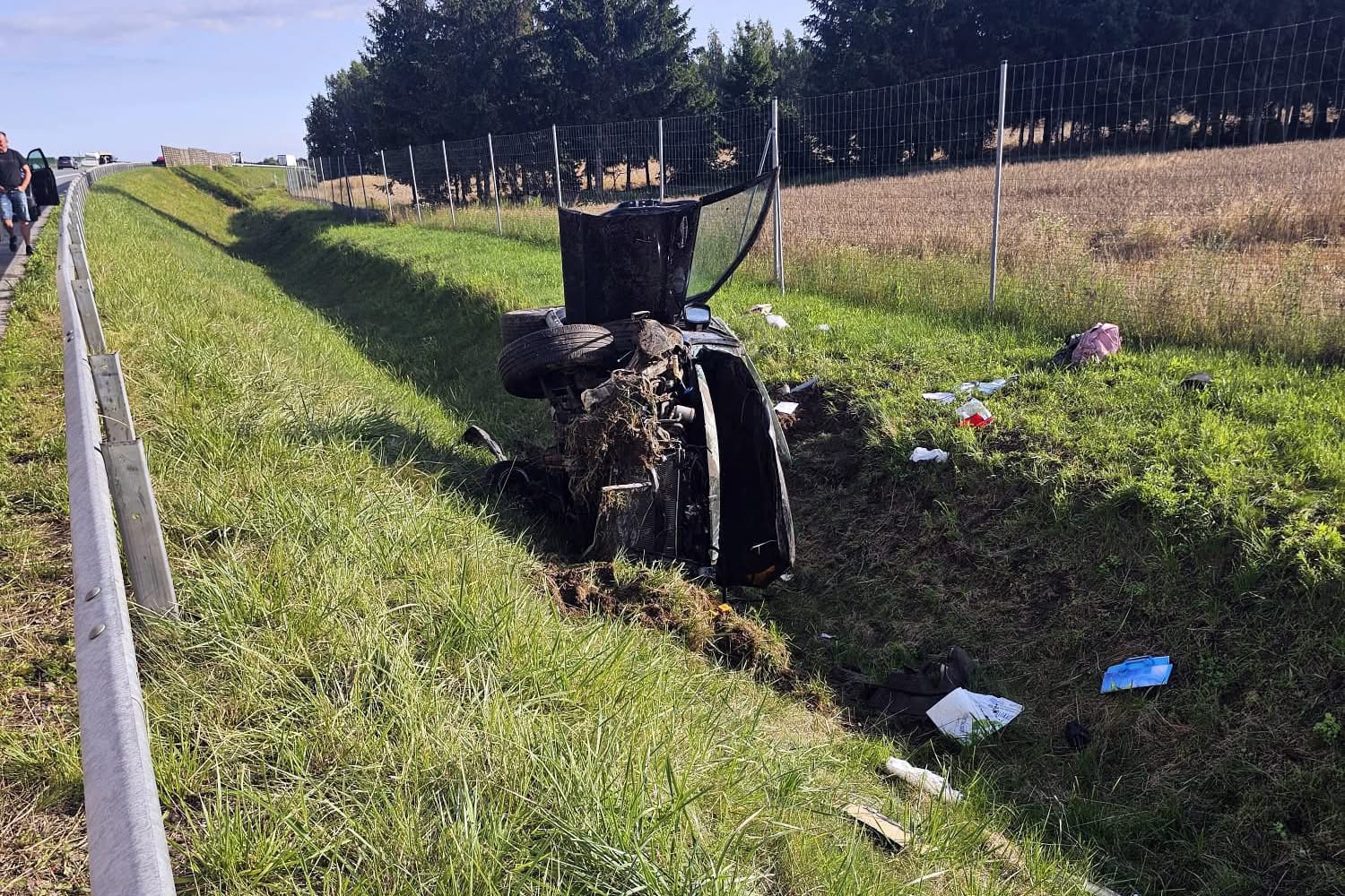 Groźny wypadek na S7! Dachowanie hondy, trzy osoby ranne 