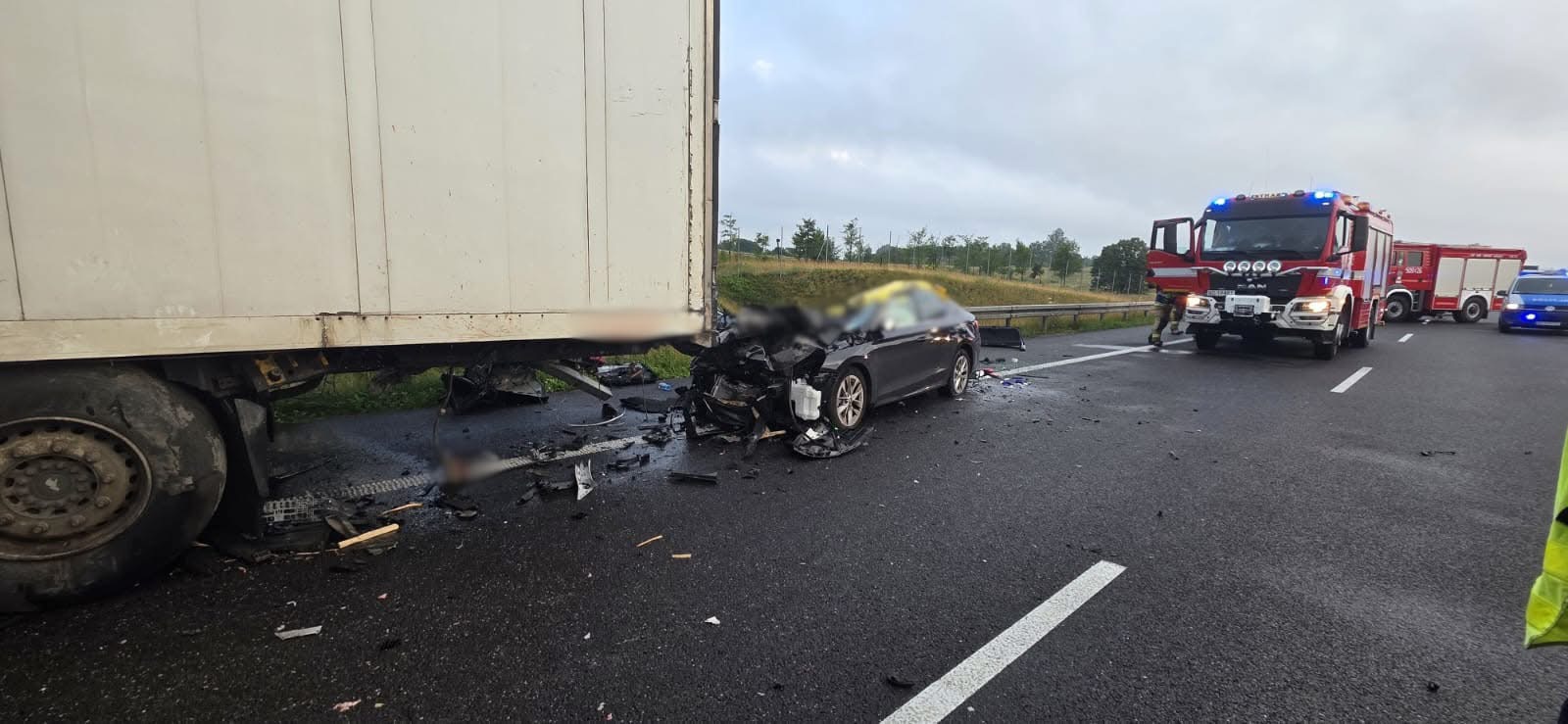 Tragiczny wypadek na S7 w pobliżu węzła Nidzica Południe – trzy osoby nie żyją, dziecko w szpitalu 