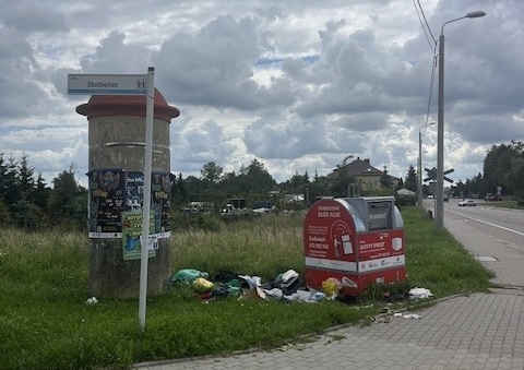 Czyste miasto zaczyna się od Ciebie – nie zaśmiecaj przy pojemnikach!